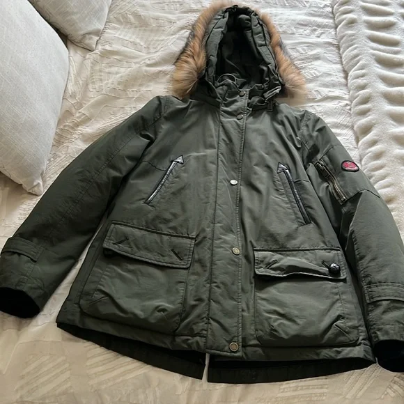 Pendleton women’s olive green puffer with detachable fur hood. Size S - Picture 3 of 6